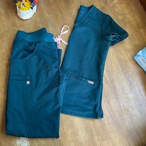 MED GREEN FIGS Scrub Set!!